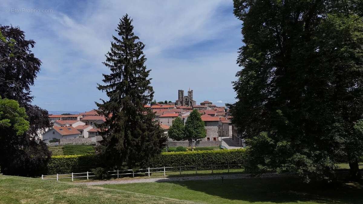 Maison à SAINT-BONNET-LE-CHATEAU