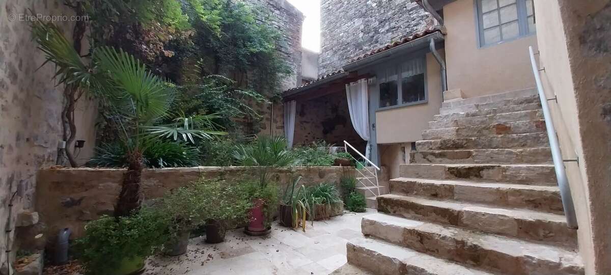 Maison à SAINT-ANTONIN-NOBLE-VAL