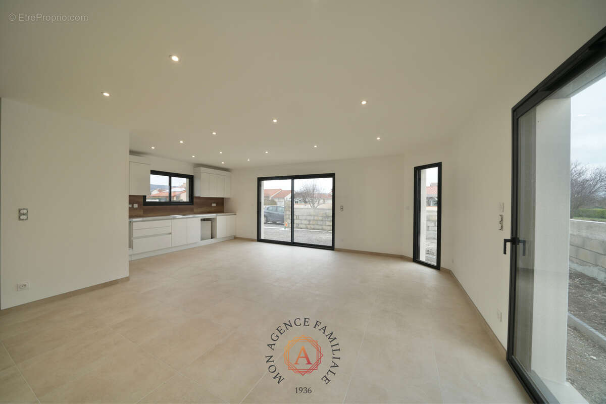 Maison à SAINT-BONNET-PRES-RIOM