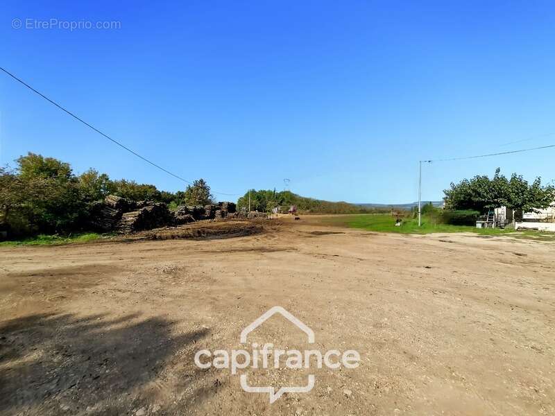 Alleins, maison de plain pied de   83m2 environ établie en zone agricole sur une parcelle de 3 400m2 m2 avec garage attenant - photo 23
