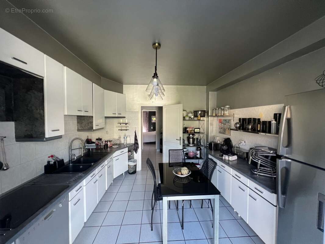 Superbe maison de 8 pieces de 215 m2 , terrasse , jardin et garage double - quartier privilegie du haut de bonneuil (94380) - photo 8