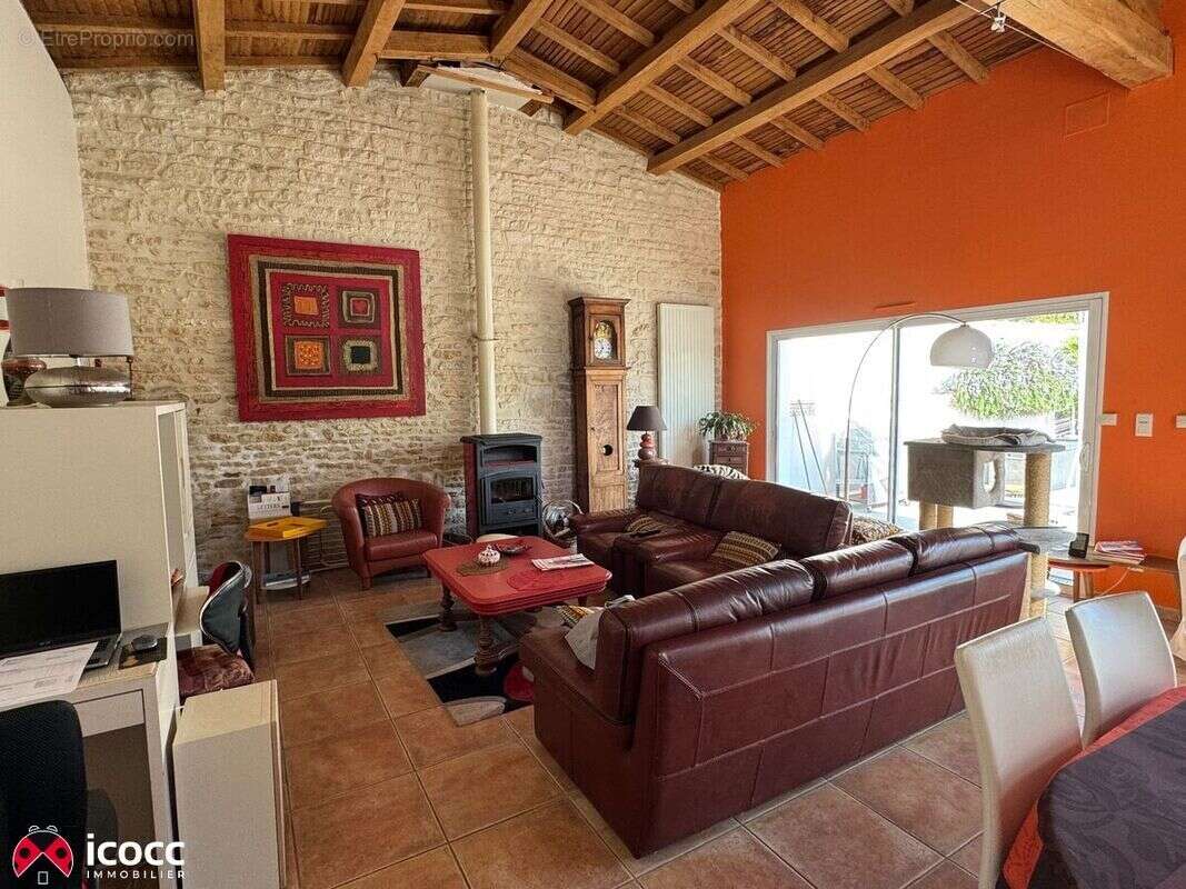 Maison à LES MAGNILS-REIGNIERS