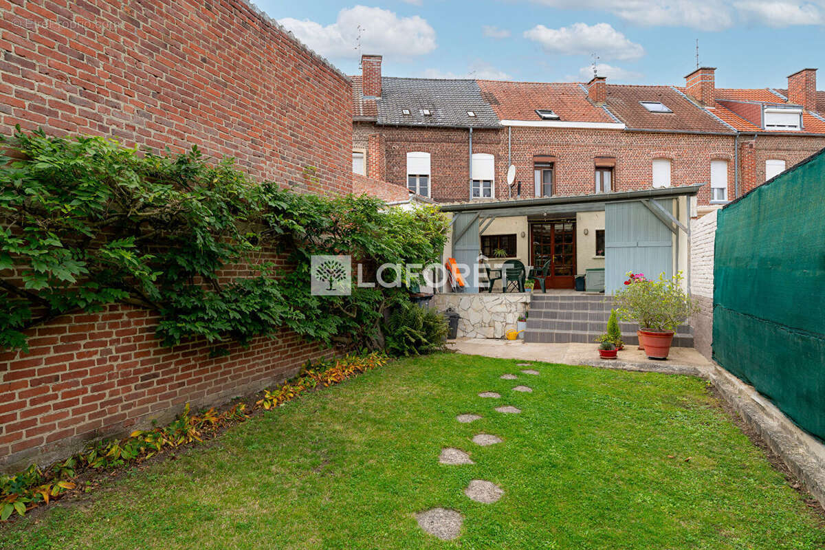 Maison de ville - 3 chambres - jardin - garage (2 voitures) - cave - photo 10