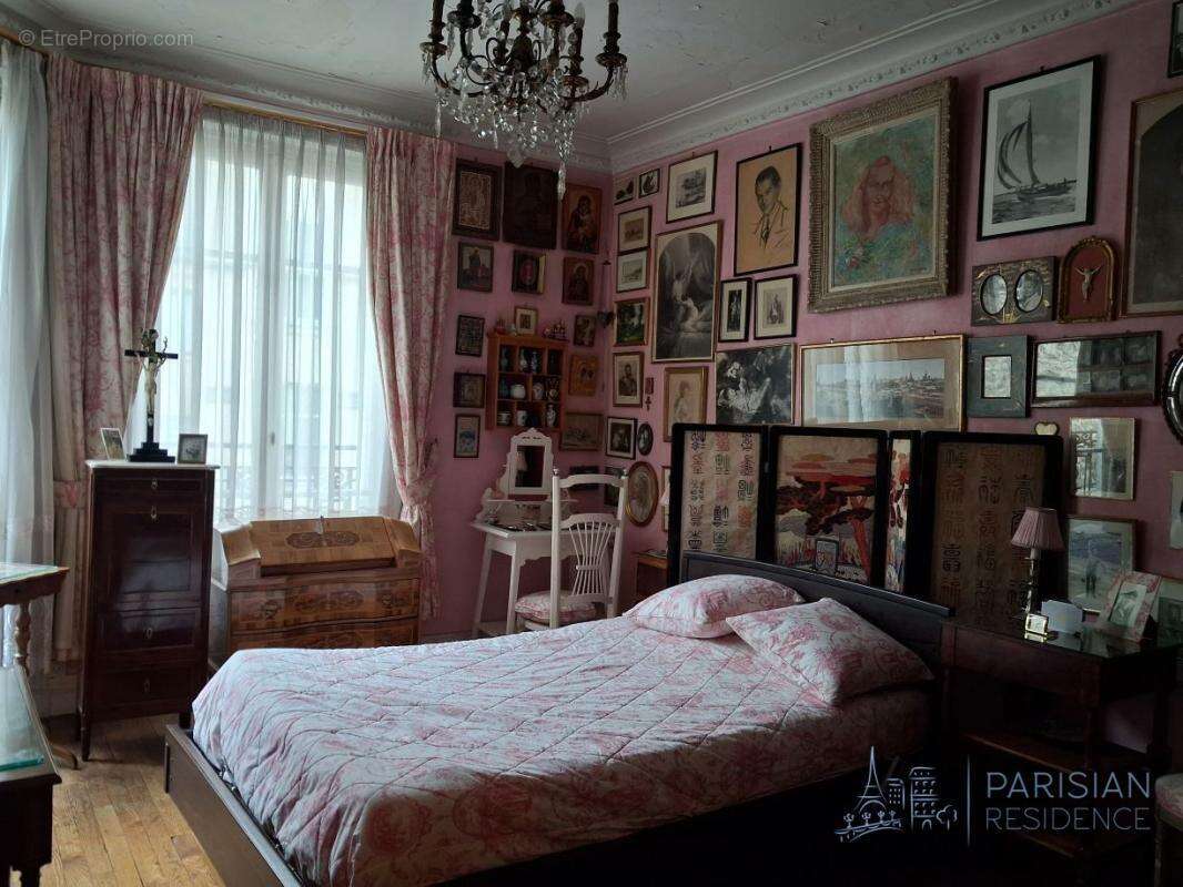 Appartement à PARIS-16E