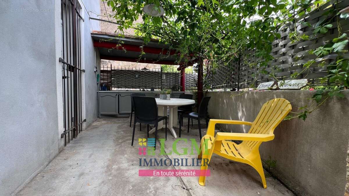 Maison à SAINT-JULIEN-LES-ROSIERS