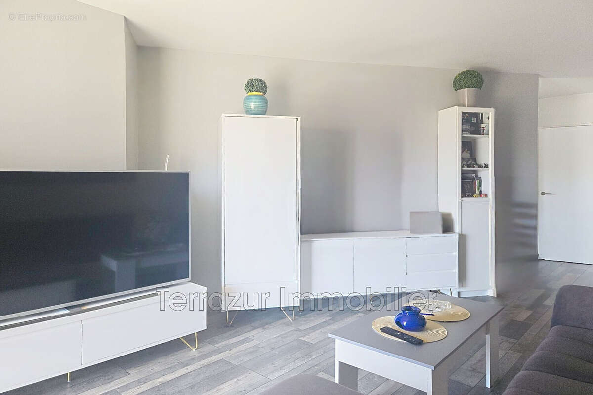 Appartement à VALLAURIS