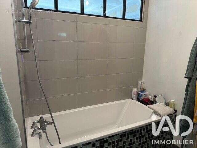 Maison 190 m² à Saint-Priest-De-Gimel  - photo 8