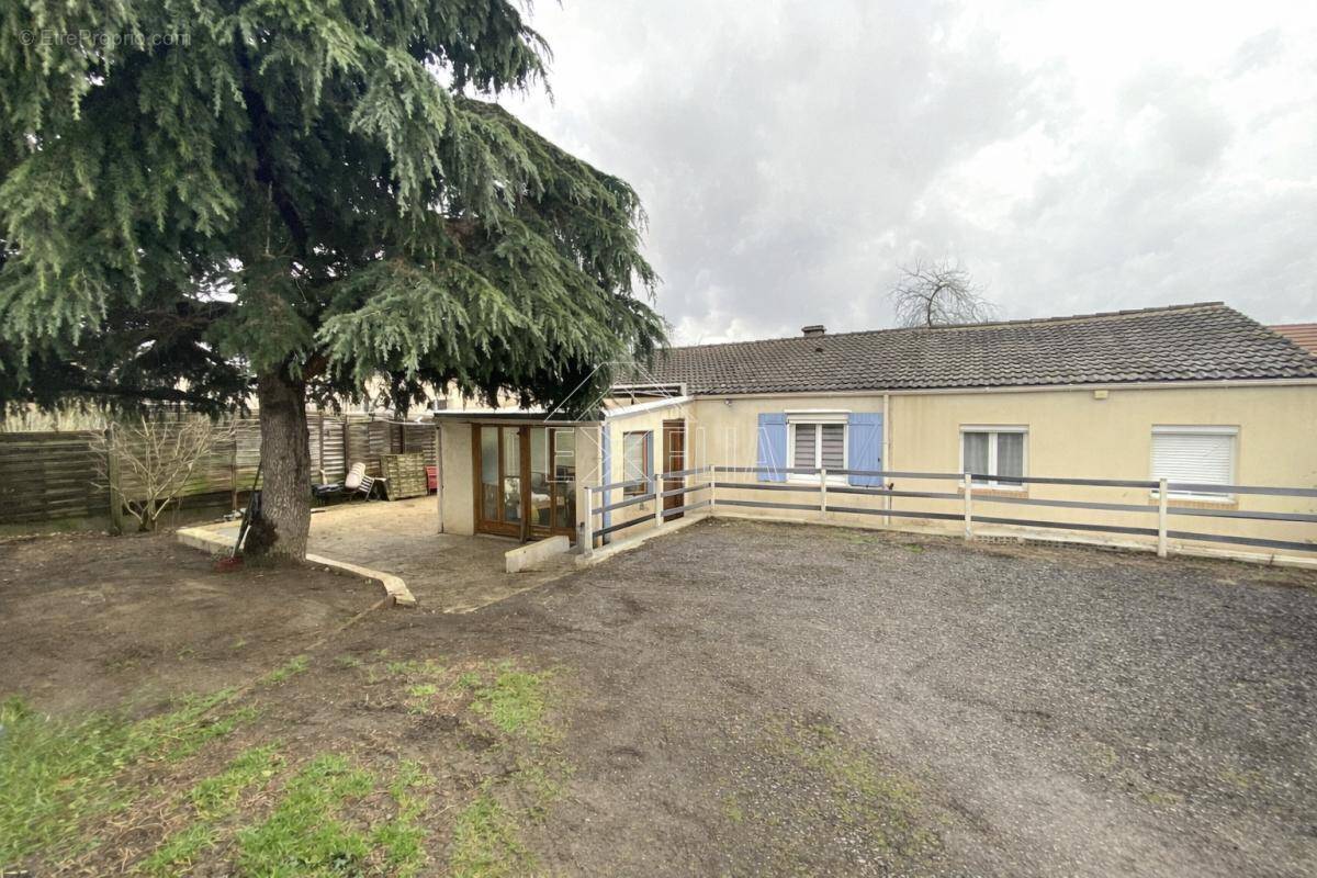 Maison à LIMETZ-VILLEZ