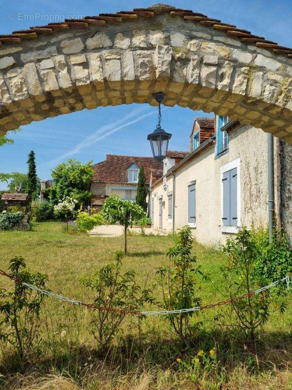 Maison à PLAIMPIED-GIVAUDINS
