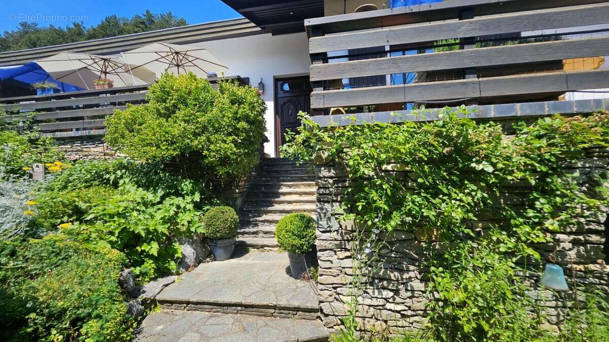 Maison d'architecte 8P 252 m² VALGELON-LA ROCHETTE (73110) - photo 2