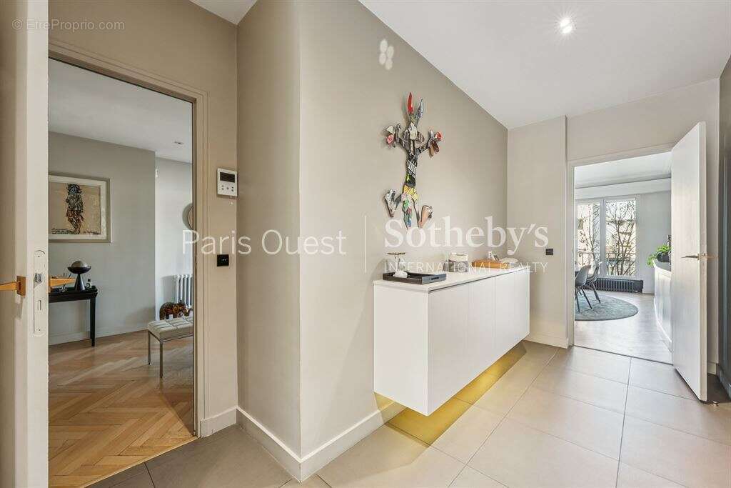 Appartement à PARIS-16E