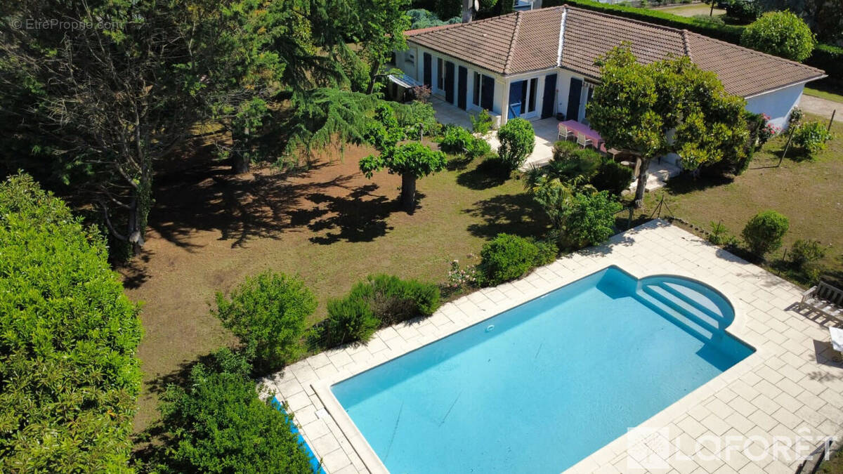 Maison à AMBARES-ET-LAGRAVE