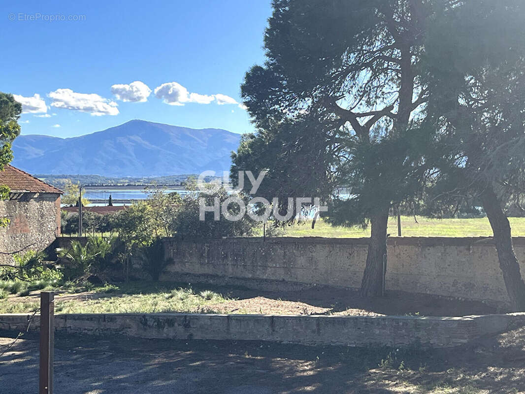 Terrain à VILLENEUVE-DE-LA-RAHO