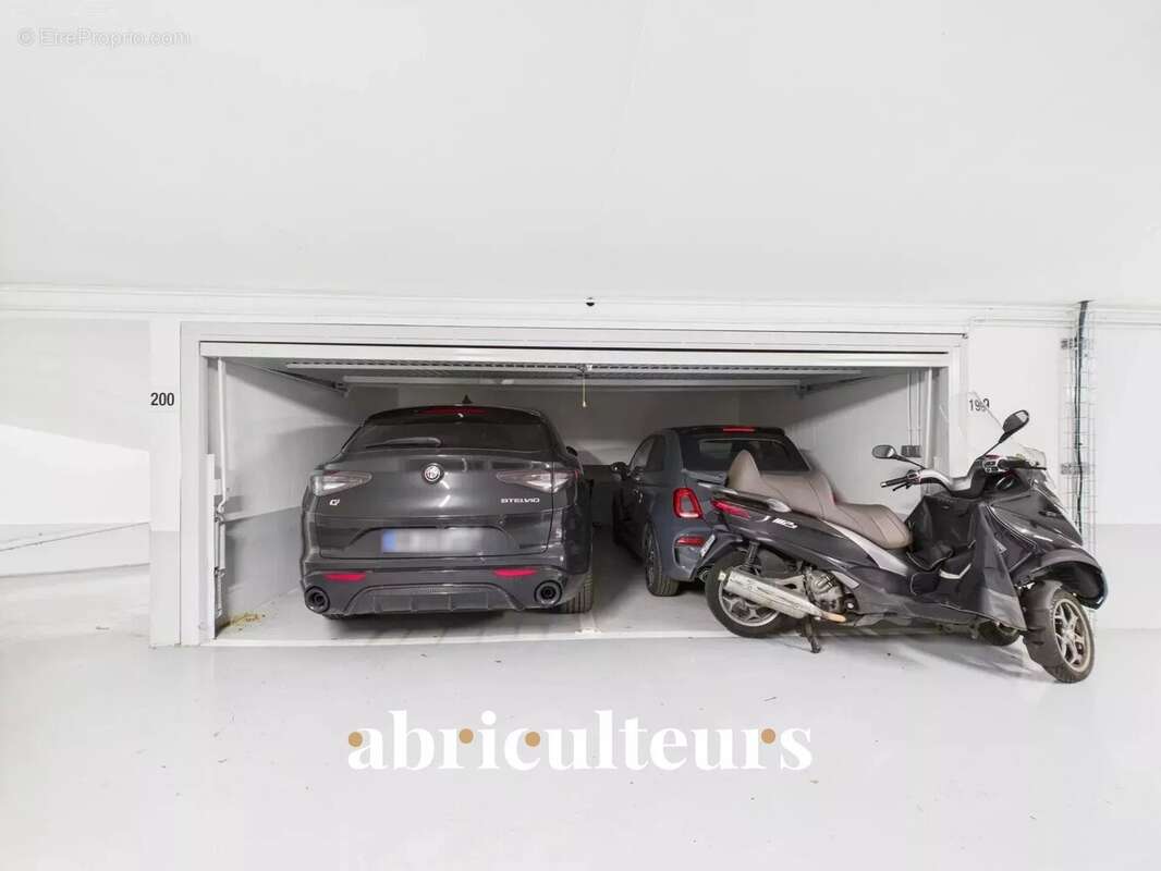 Appartement à PARIS-16E