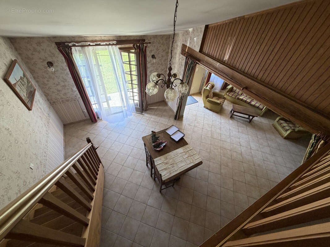 Maison à LA ROCHE-CHALAIS