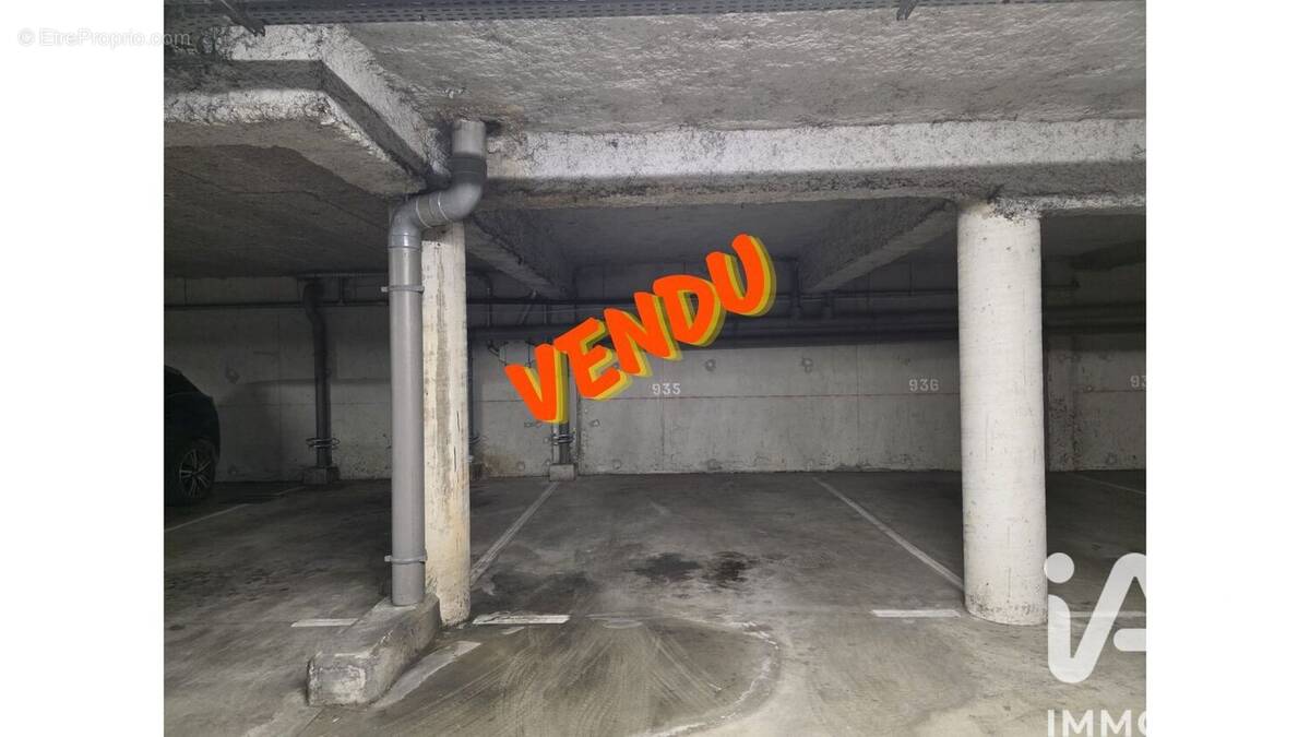 Photo 1 - Parking à BUXEROLLES