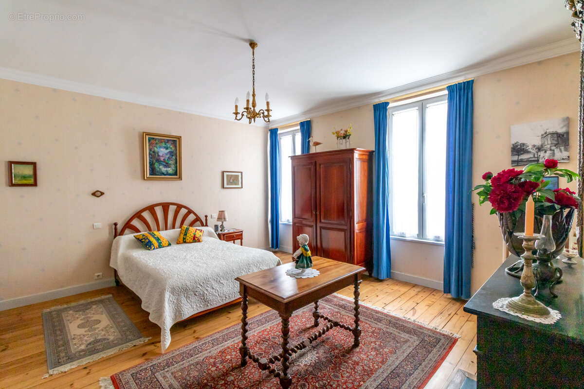 Maison à SAINTES