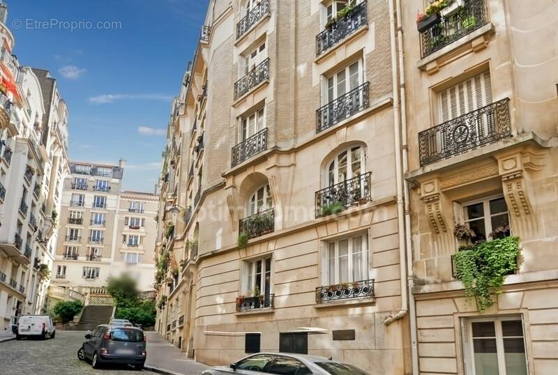 Appartement à PARIS-18E