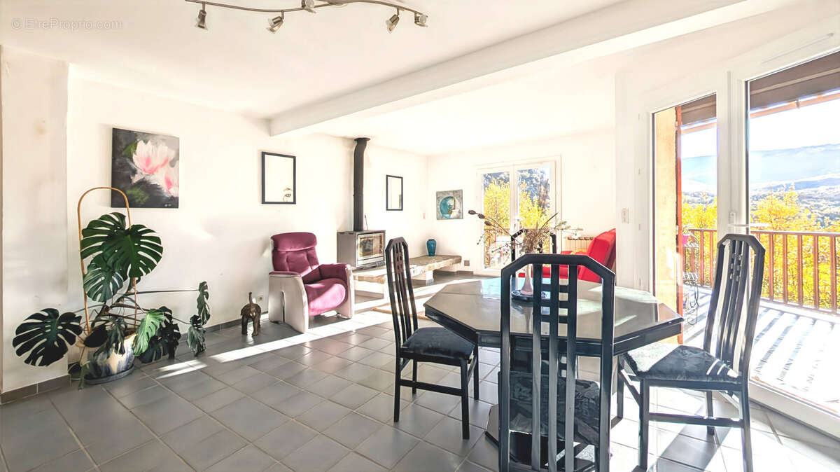 Maison à GREOLIERES