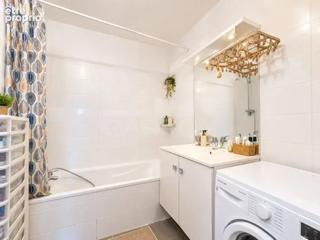 Métro Cuire -T2 37m² avec balcon - cave - garage en option - photo 6
