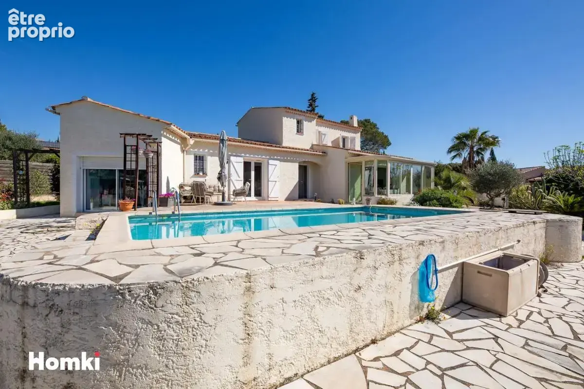 Maison/Villa T5 de 140 m² à Le Muy 83490 villa avec piscine et vue exceptionnelle sur le Rocher de Roquebrune-sur-Argens - photo 19
