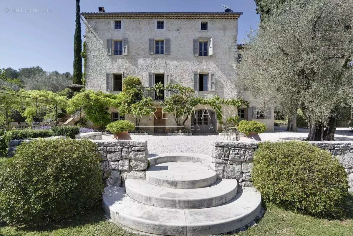 Maison à ROQUEFORT-LES-PINS