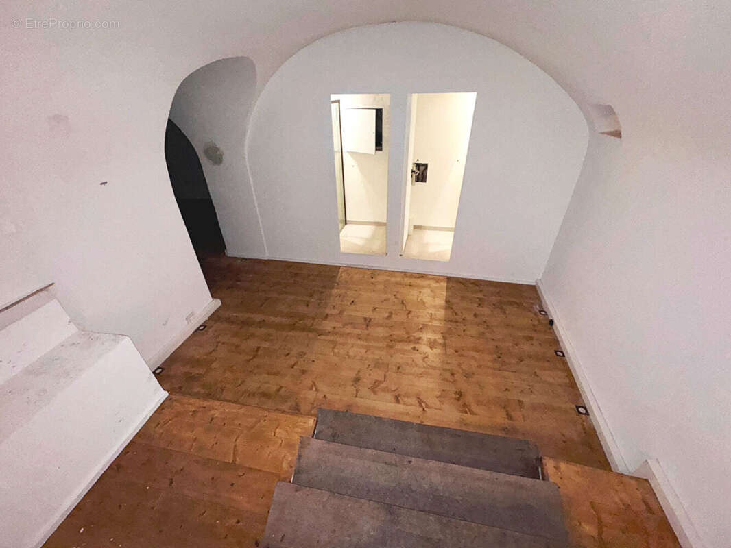 Commerce à PARIS-6E