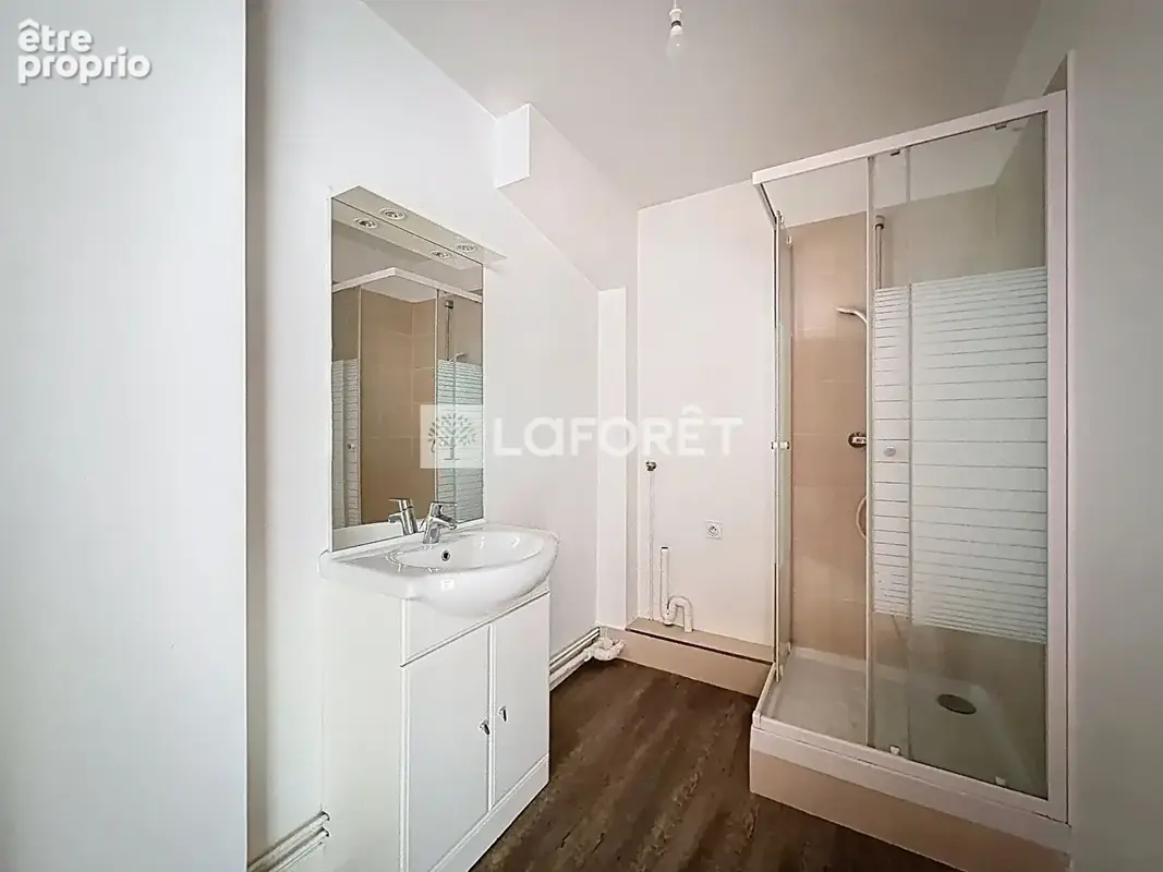 Suresnes Centre-ville - Studio 27,32 m² - Copropriété rénovée - Isolation & Chaudière - photo 6