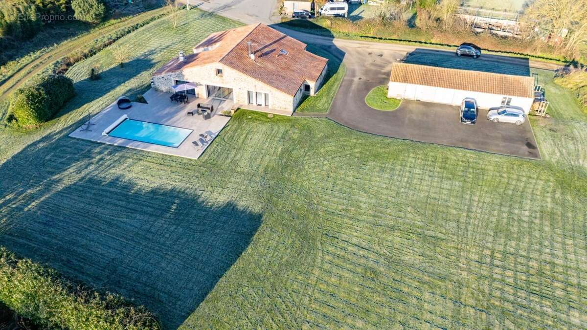 Maison à CORCOUE-SUR-LOGNE