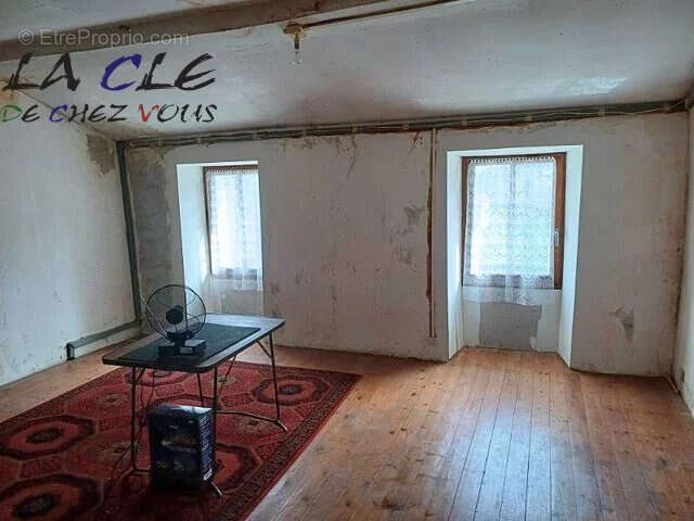 Maison à MONCOUTANT