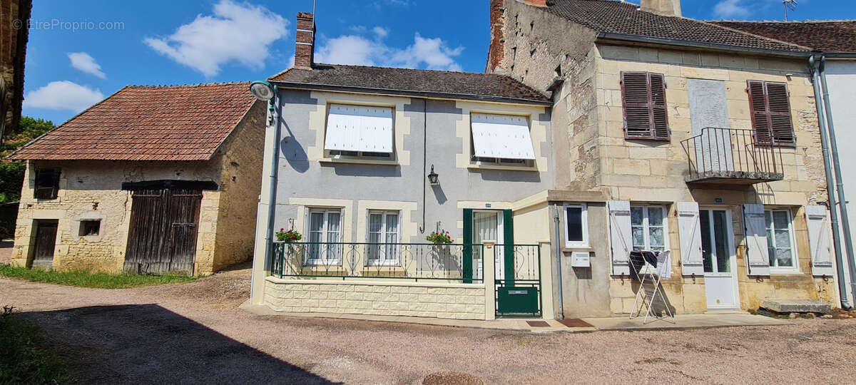 Maison à ARMES