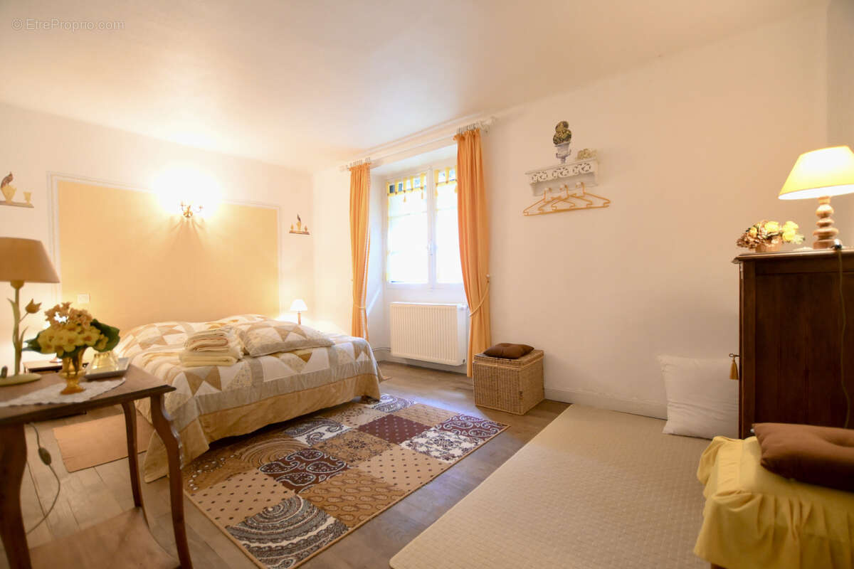 Maison à NEUFFONTAINES