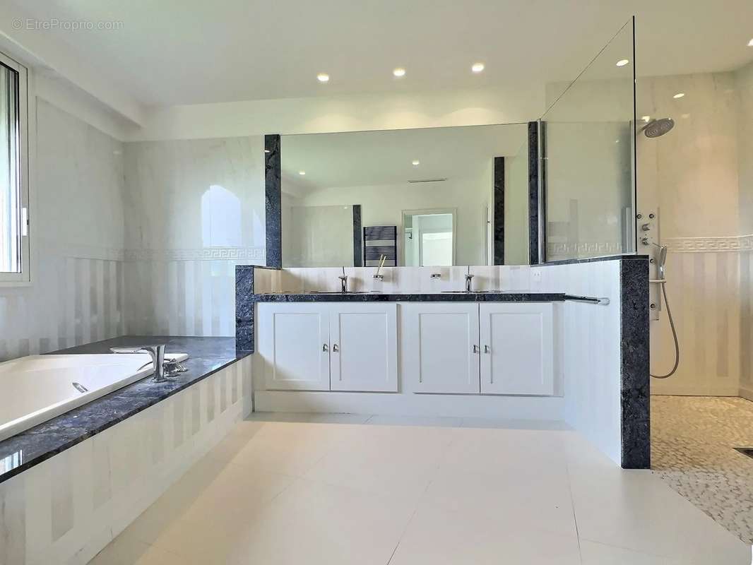 Maison à MOUANS-SARTOUX