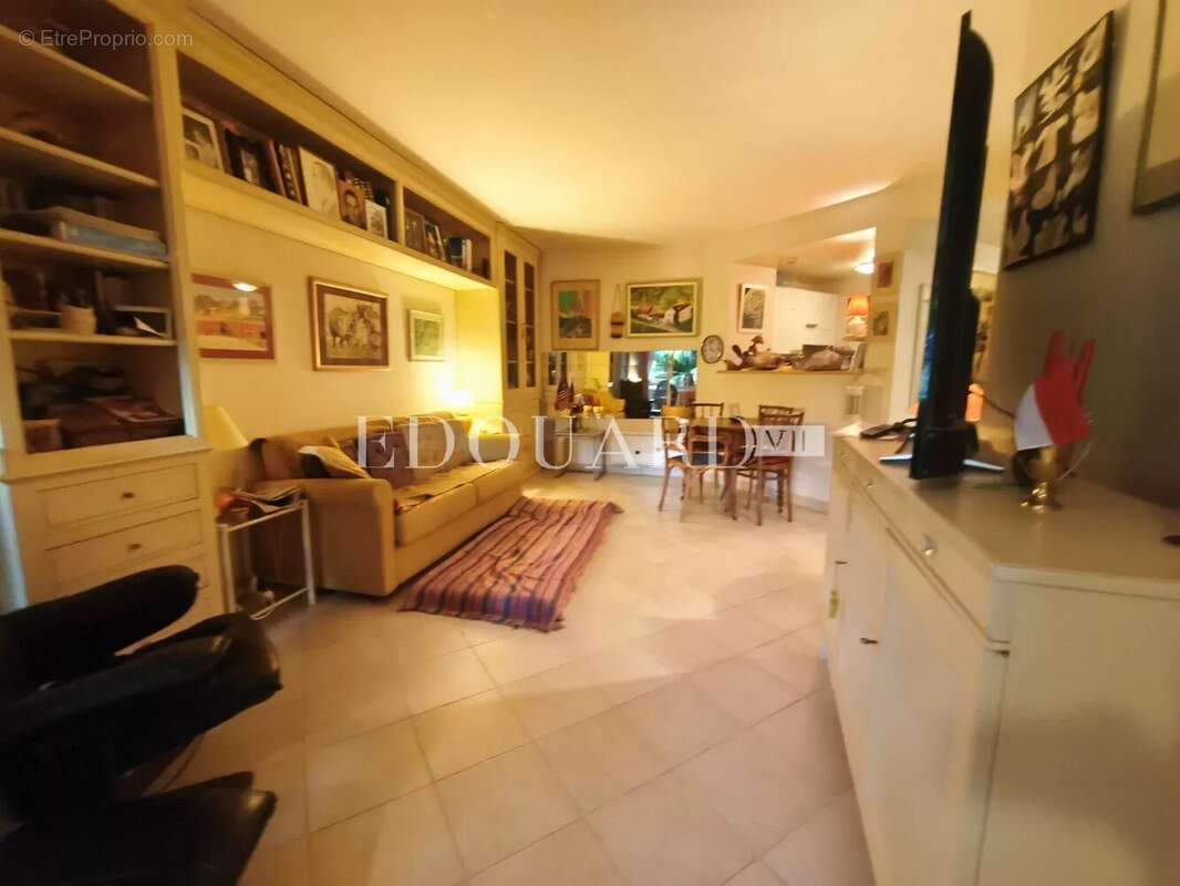 Appartement à ROQUEBRUNE-CAP-MARTIN
