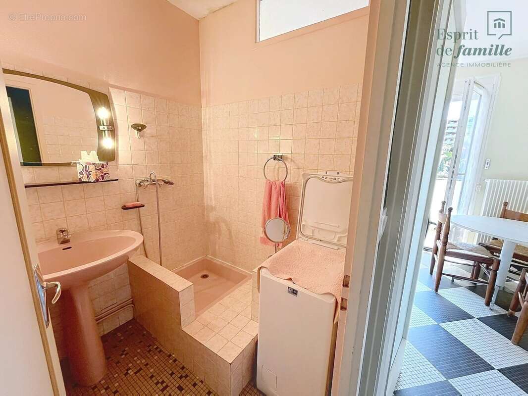 Sainte-Foy-lès-Lyon, T4/5 lumineux de 97 m² avec terrasse et garage - photo 9