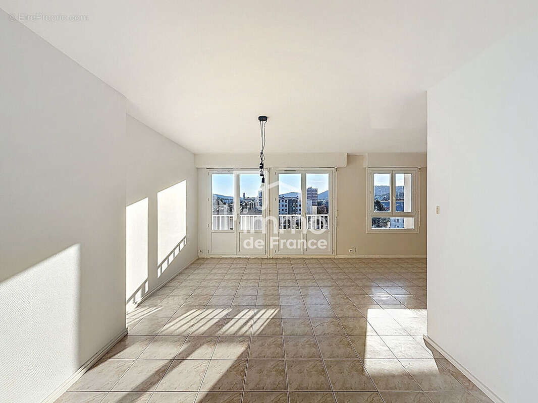 Appartement Oyonnax 4 pièce(s) 78 m2 - photo 3