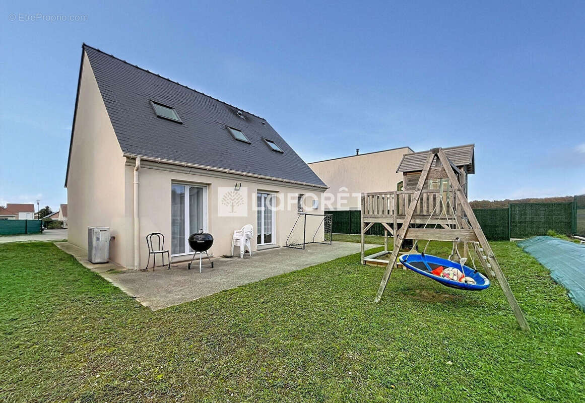 Maison à COURCELLES-SUR-SEINE