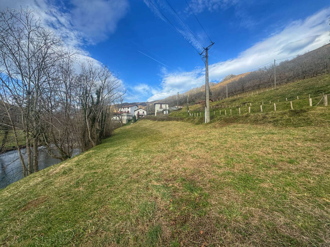 Terrain à SAINT-JEAN-PIED-DE-PORT