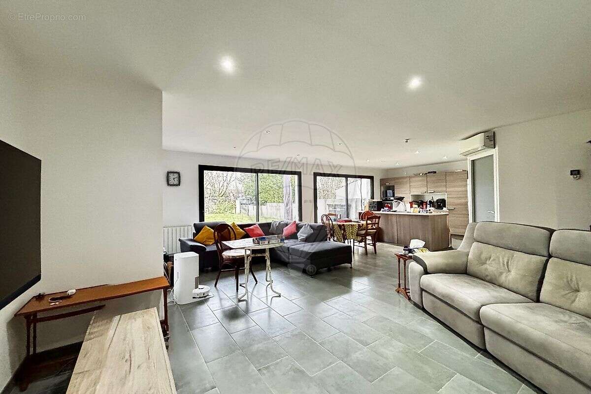 Maison à TALMONT-SUR-GIRONDE