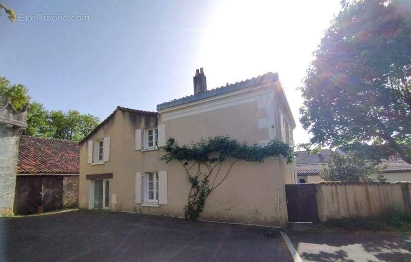 Maison à CHAZELLES