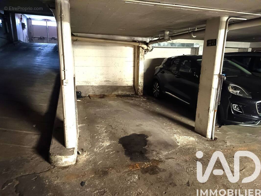 Photo 1 - Parking à PARIS-10E