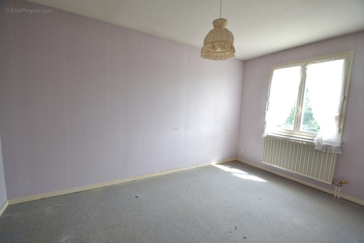 GANNAT, maison T4 de 94 m2, jardin et garage - photo 7