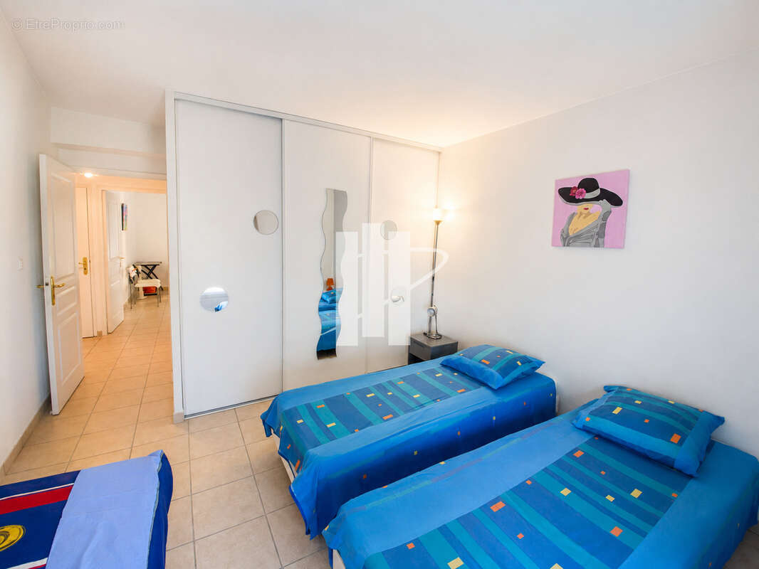 Frejus - Appartement 3 pièces de 80 m2 avec terrasse, piscine, tennis, cave et parkings - photo 10