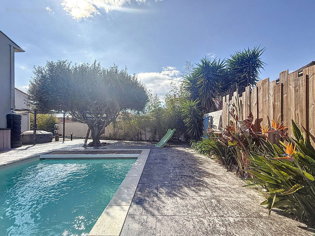 Maison à VILLENEUVE-DE-LA-RAHO