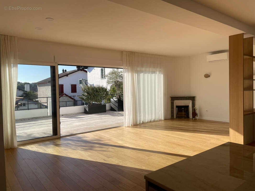 Proche centre, jolie maison rénovée avec piscine - photo 3