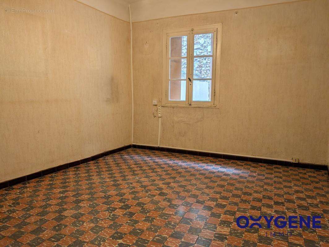 Maison à SAINT-LAURENT-DE-LA-SALANQUE