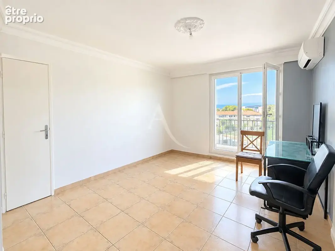 Appartement T4, 97 m2 avec deux balcons, cave et place de parking en sus - photo 5
