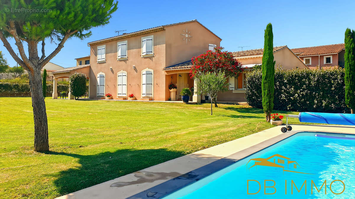 Maison à SAINT-LAURENT-DES-ARBRES