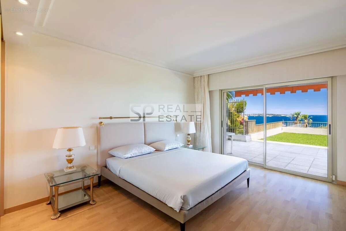 Appartement à VALLAURIS