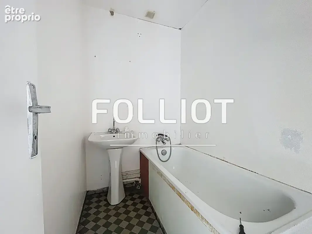 A VENDRE- maison à Saint-Denis-le-Vetu - photo 10